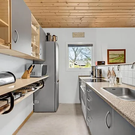 Holiday home Pet Friendly In With Kitchen