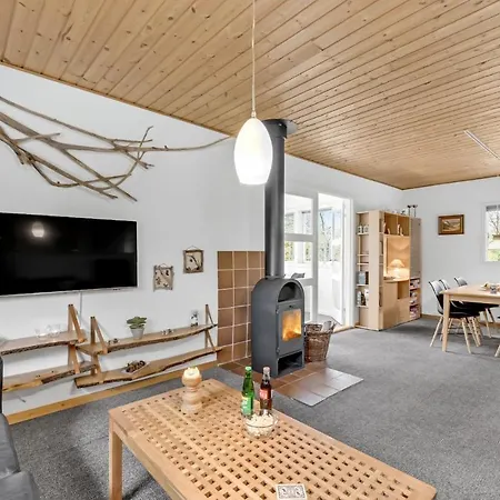 Pet Friendly In With Kitchen Holiday home *