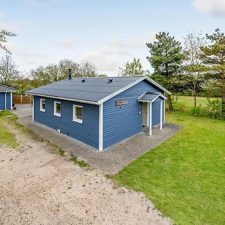 Pet Friendly In With Kitchen