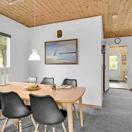 Pet Friendly In With Kitchen Hemmet