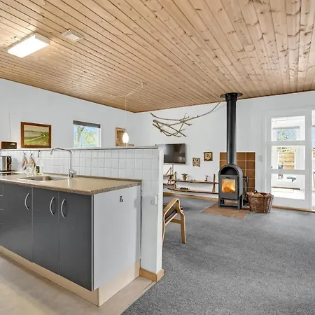 Holiday home Pet Friendly In With Kitchen